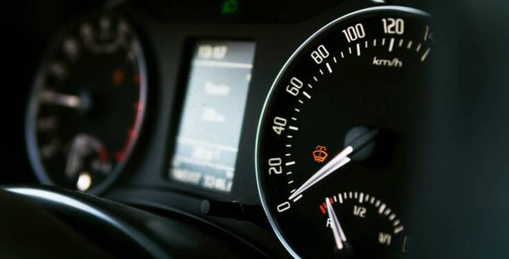 Rzeczoznawca samochodowy a analiza przebiegu pojazdu - co jest istotne?