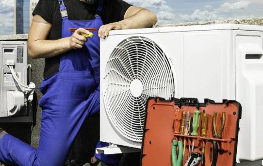 Dlaczego warto zlecić serwisowanie klimatyzacji specjalistom?