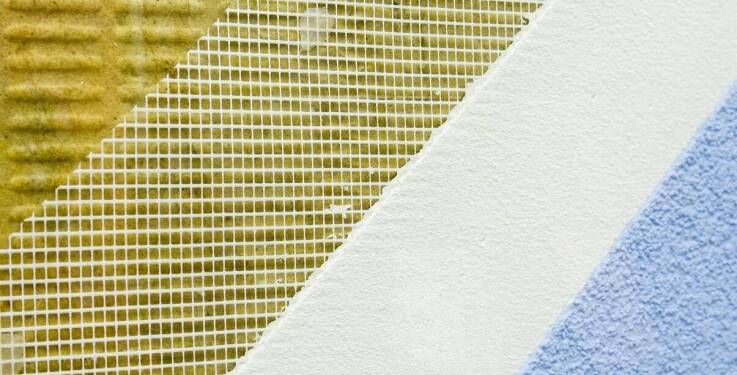 Porównanie różnych typów taśm do folii paroizolacyjnej dostępnych na rynku