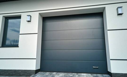 Jak automatyka wpływa na komfort użytkowania bram garażowych