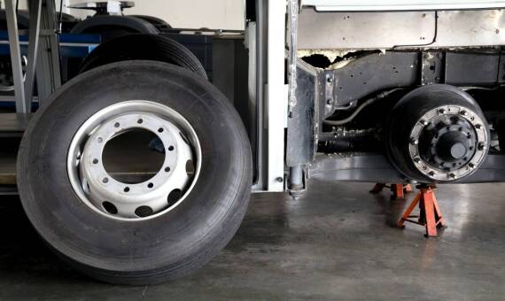 W jaki sposób mobilny serwis opon skraca czas przestoju floty?
