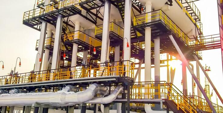 Zalety regulowanych podestów roboczych na schody w pracy zespołowej