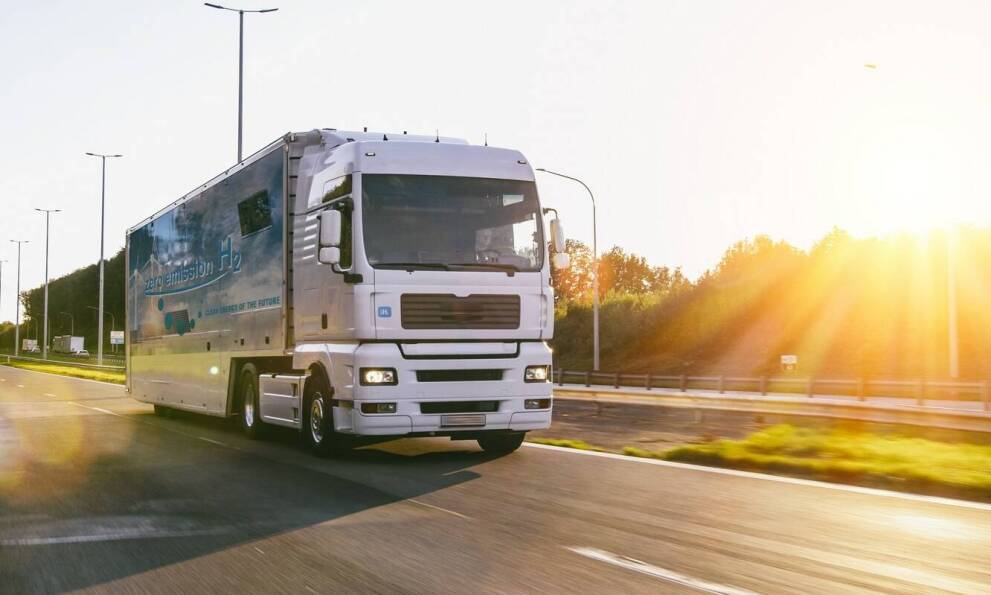 Jakie są najważniejsze korzyści z montażu belki ze światłami w ciężarówce?