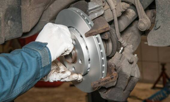 Bezpieczeństwo na drodze dzięki profesjonalnej naprawie hamulców w Gdańsku