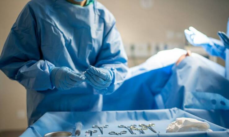 Technologie stosowane przy liftingu piersi – co warto wiedzieć?