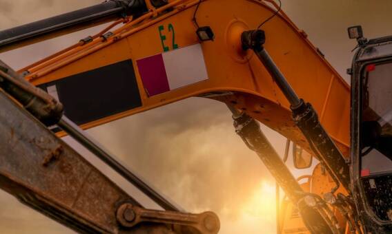 Jakie objawy mogą świadczyć o konieczności naprawy koparki?