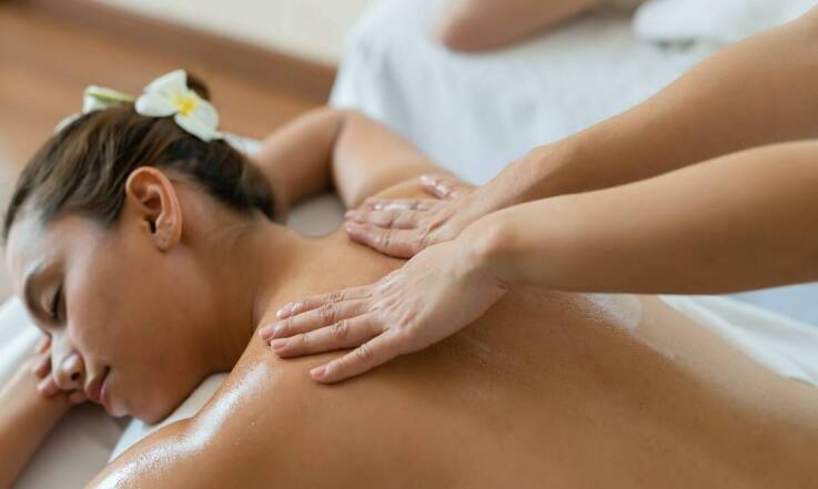 Masaż nuru na cztery ręce jako forma medytacji w ruchu – jak to działa?