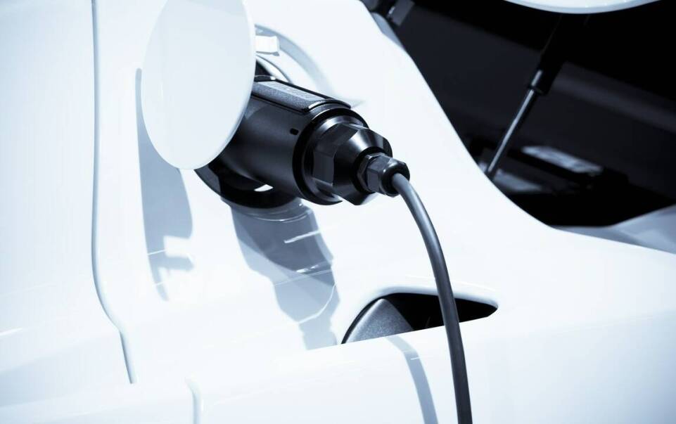 Jakie są zalety zastosowania konstrukcji stalowych w systemach ładowania