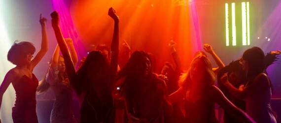 Wieczór kawalerski w "dance bus" – dlaczego warto spróbować?