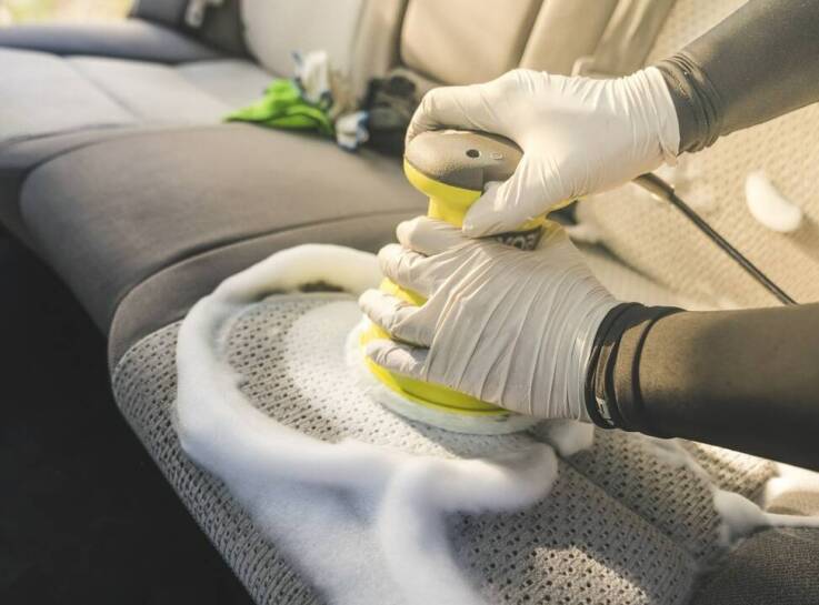 Pranie ekstrakcyjne tapicerki samochodowej – na czym polega i jakie ma zalety?