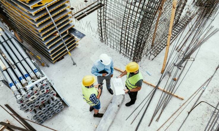 Kompleksowa realizacja inwestycji budowlanych: Jakie korzyści dla biur i obiektów usługowych?