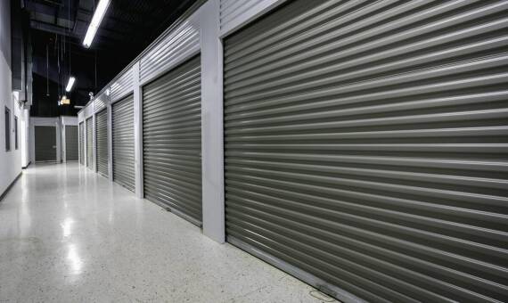 Znaczenie przechowalni mebli w zarządzaniu przestrzenią magazynową