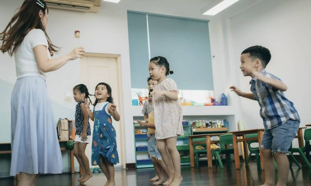 Jak przedszkole integruje dzieci poprzez karnawał rzemieślników?