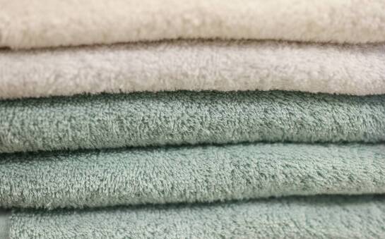 Ręczniki z haftem jako romantyczny prezent na walentynki – co warto wiedzieć?