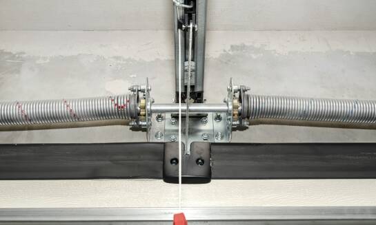 Dlaczego odpowiedni montaż bram garażowych jest kluczowy dla ich funkcjonalności?