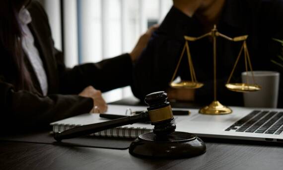 Egzekucja z wynagrodzenia za pracę przez komornika w Sieradzu