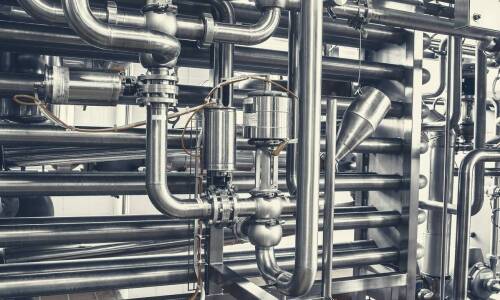 Jakie elementy są kluczowe w serwisie maszyn i urządzeń produkcyjnych?