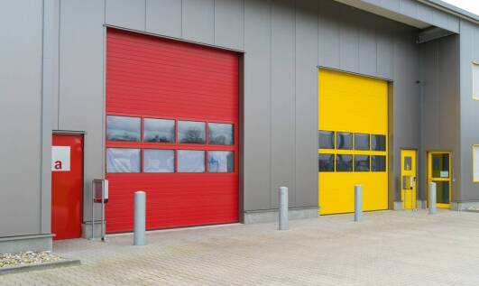 Jakie typy kurtyn drzwiowych PCV są najlepsze do oddzielania pomieszczeń produkcyjnych?