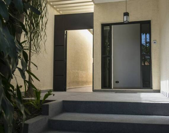 Drzwi wejściowe – jakie materiały zapewniają najlepszą izolację?