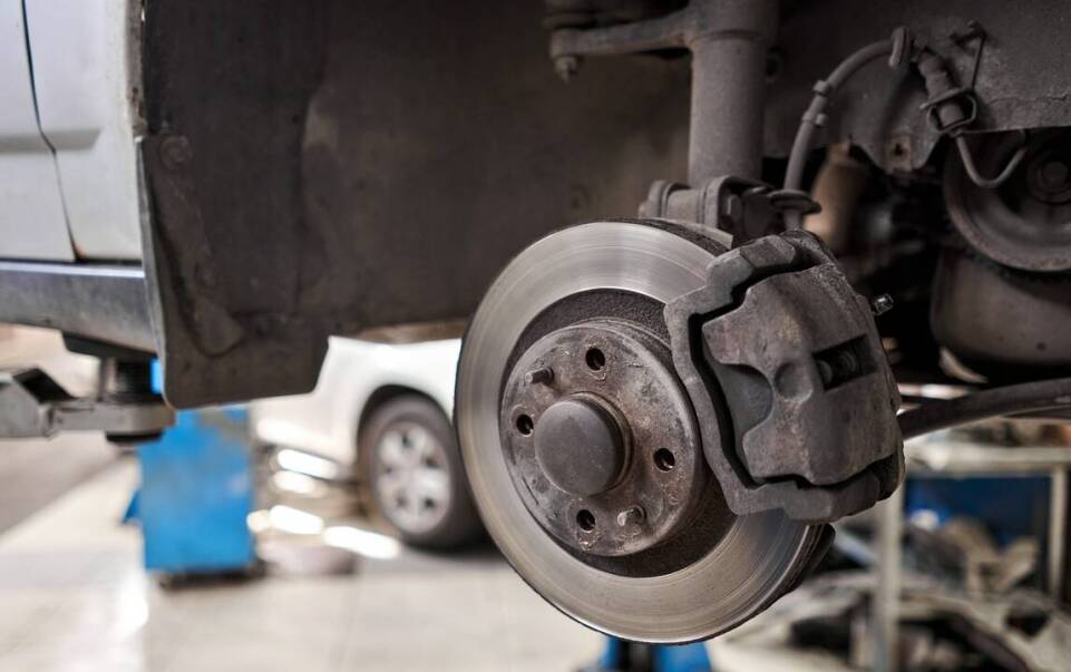 Jakie są najczęstsze błędy w użytkowaniu, które prowadzą do konieczności regeneracji zacisków?