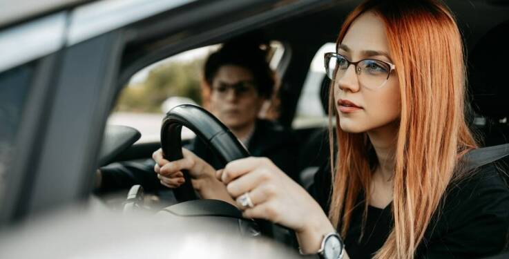 Jak kurs na prawo jazdy kat B wprowadza w realia ruchu drogowego?