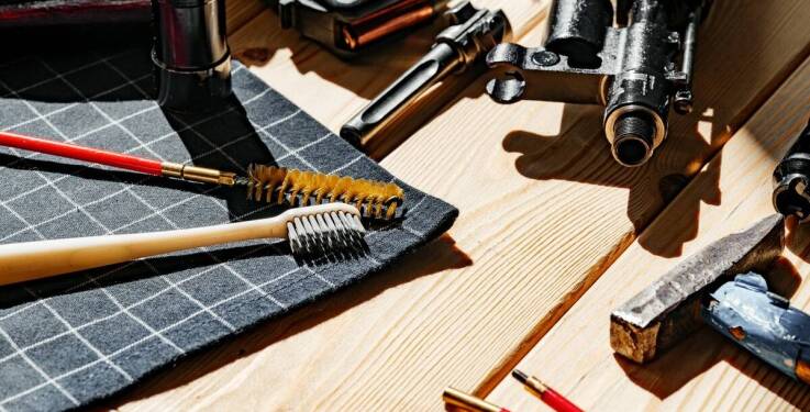 Voucher na strzelnicę: prezent, który łączy naukę i zabawę