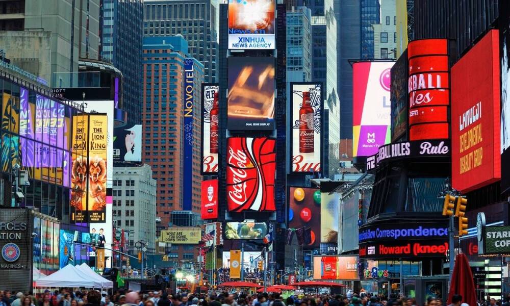 Reklama przestrzenna a estetyka miejskiej architektury