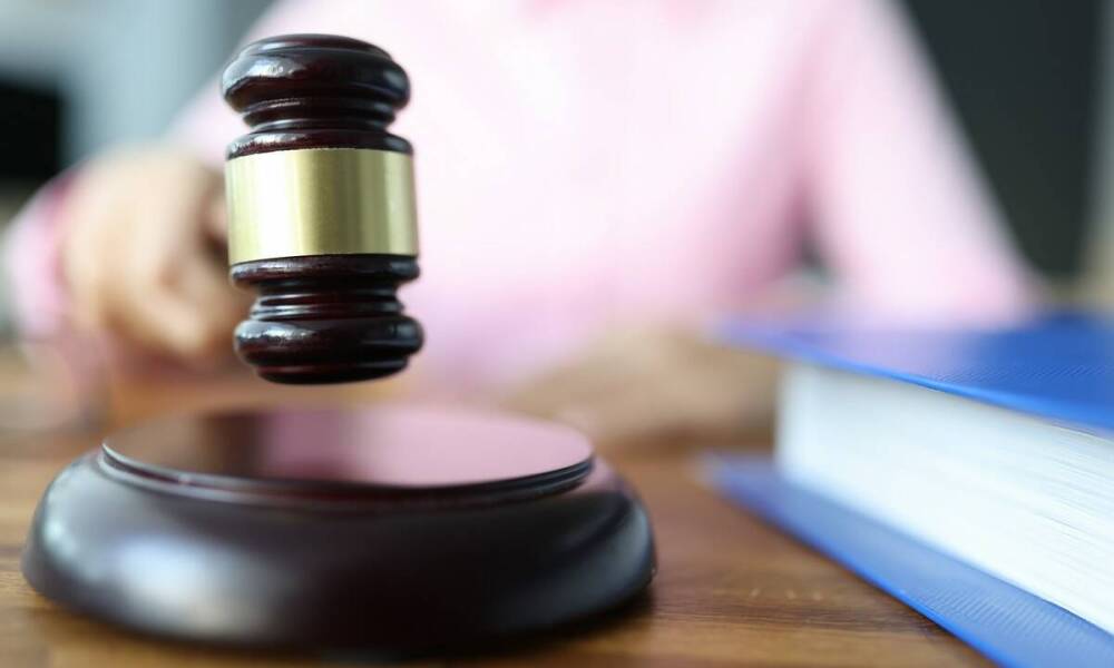 Jakie są zasady sprzedaży majątku dłużnika podczas licytacji komorniczych?