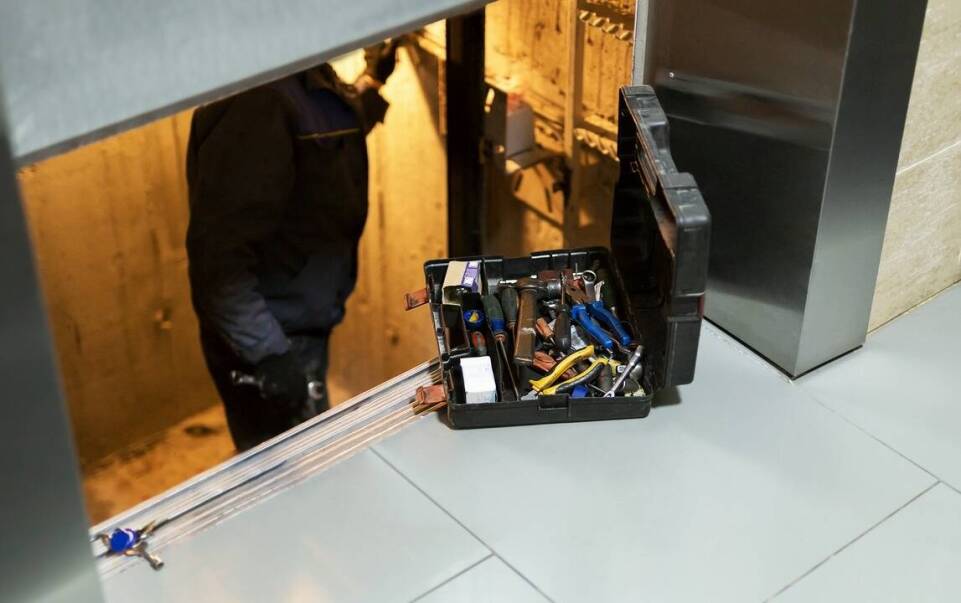 Rola testów kontrolnych w zapewnieniu bezpieczeństwa dźwigów osobowych