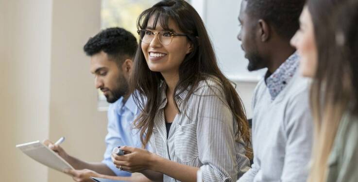 Jak doradcy pomagają w adaptacji na międzynarodowej uczelni?
