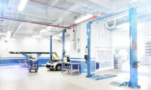 Rola nowoczesnej technologii w procesie napraw blacharsko-lakierniczych