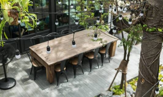 Systemy przesuwne szyb – nowoczesne rozwiązania dla funkcjonalności tarasu