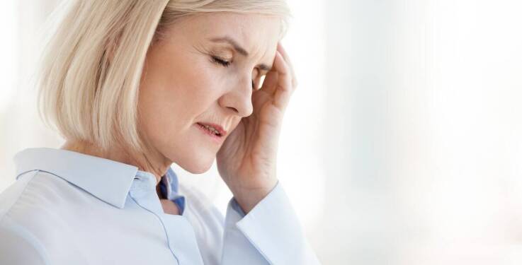 Czy ból głowy na czubku może być oznaką problemów trychologicznych?