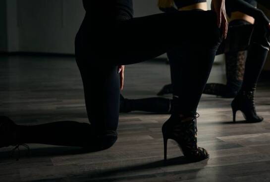 Co oferują kursy bachaty solo na różnych poziomach zaawansowania?