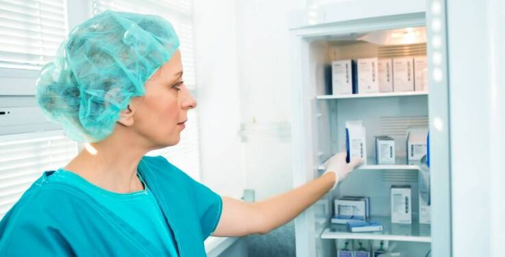 Przechowywanie preparatów FMT w niskiej temperaturze: Jak wpływa na skuteczność leczenia bakterii clostridium?