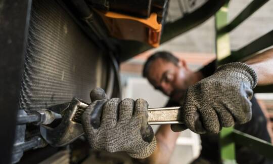 Profesjonalna naprawa opon ciężarowych na miejscu awarii