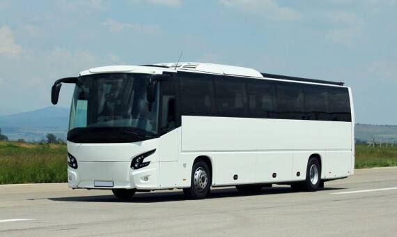 Jakie są opcje wynajmu autokarów na weekendowe wyjazdy rekreacyjne?