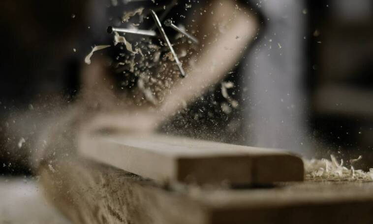 Zastosowanie szczotek z włókniny w precyzyjnej obróbce drewnianych desek