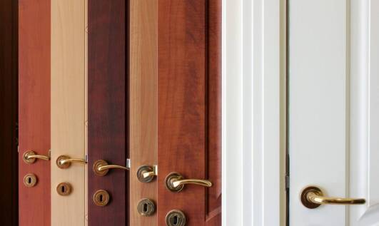 Wybór drzwi zewnętrznych a klimat – jak dopasować drzwi do warunków pogodowych?