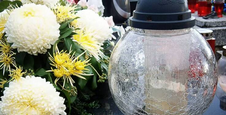 Jakie są najczęstsze błędy przy organizacji stypy i jak ich uniknąć?