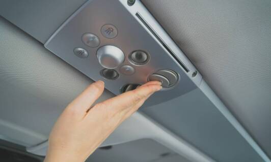 Zmiana miejsca w samolocie – co warto wiedzieć przed podróżą?