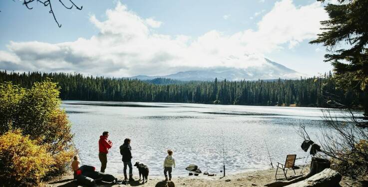 Wypoczynek nad wodą – atrakcje dla gości korzystających z noclegów zaklików
