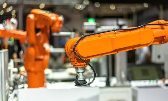 Jakie są etapy integracji manipulatorów z systemami robotów przemysłowych?