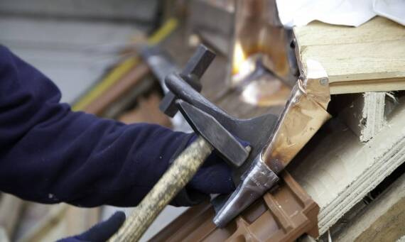 Jakie materiały są najczęściej używane w pracach dekarskich?