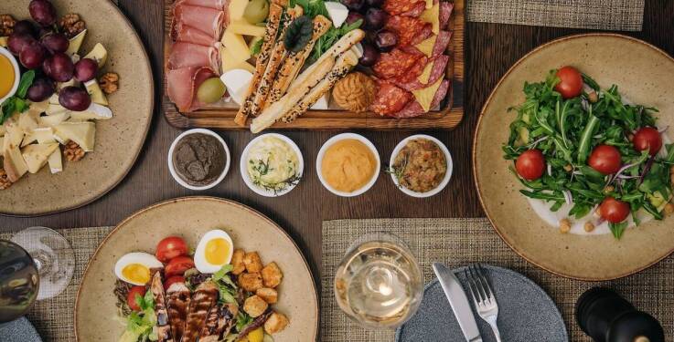 Jakie są najlepsze opcje lunchowe dostępne w restauracji opolskiej?