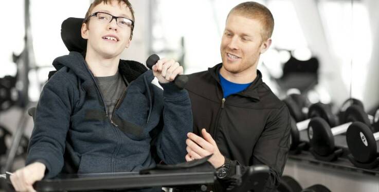 Jak indywidualne lekcje pływania mogą wspierać osoby z niepełnosprawnościami?