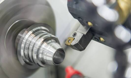 Precyzja usług CNC w produkcji dennic do zbiorników ciśnieniowych