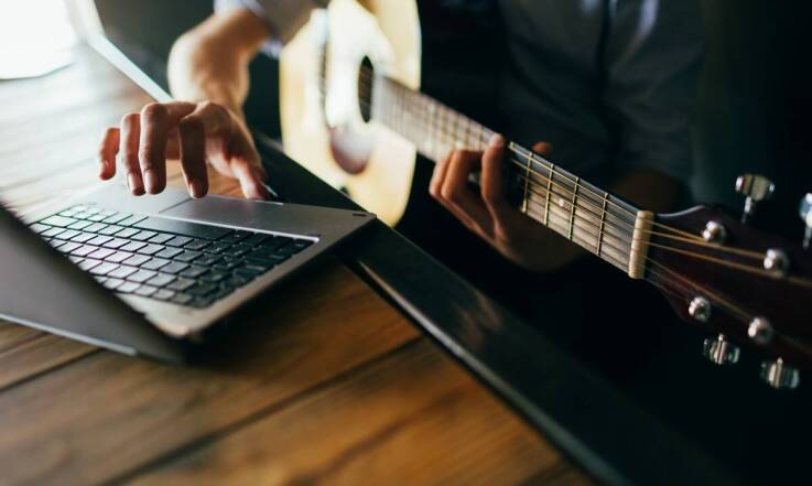 Dlaczego warto wybrać kursy mistrzowskie gry na gitarze?