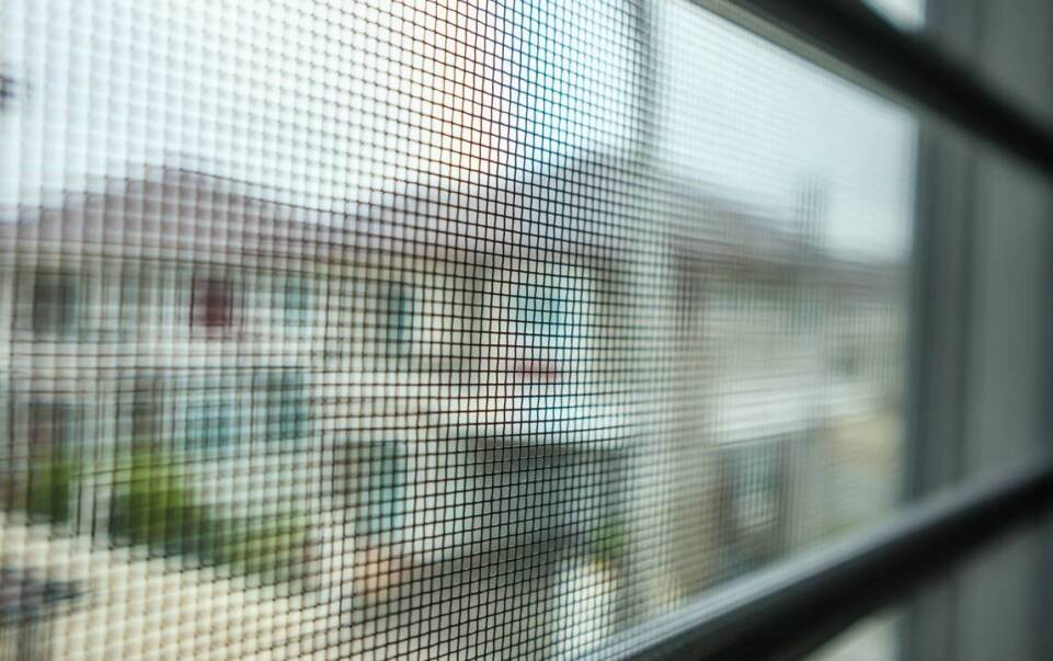 Moskitiery plisowane jako element ochrony przed słońcem