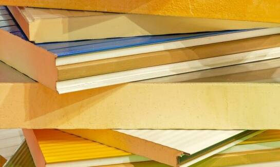 Nowoczesne materiały używane w produkcji kasetonów reklamowych podświetlanych